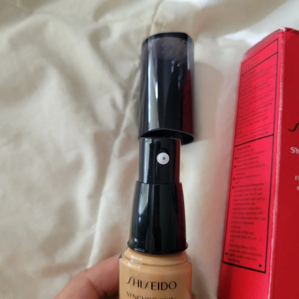 SHISEIDO // synchro skin glow luminizing fluid foundation in golden 5